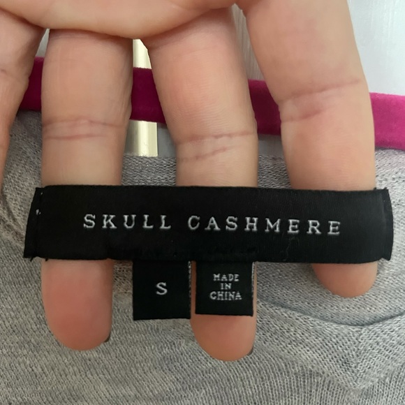 Skull Cashmere Short Sleeve V-Neck NWOT - Picture 3 of 3